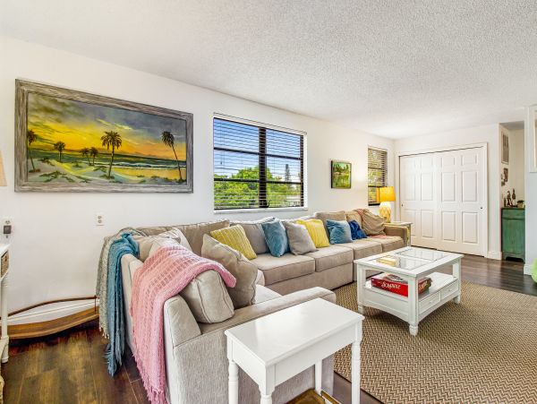 This Updated Pool Home Sleeps Eight Guests North Anna Maria