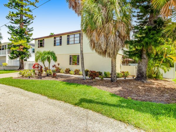 This Updated Pool Home Sleeps Eight Guests North Anna Maria