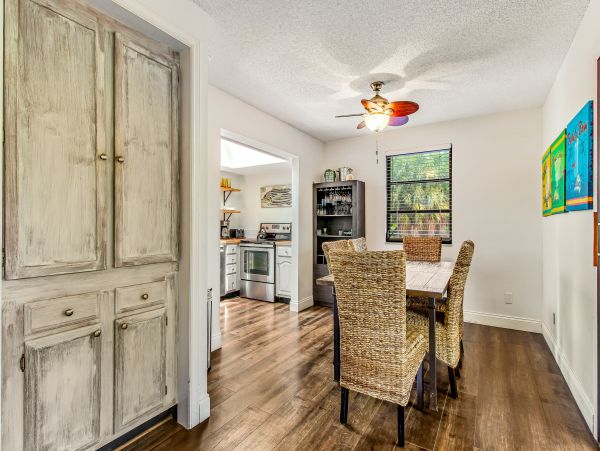 This Updated Pool Home Sleeps Eight Guests North Anna Maria