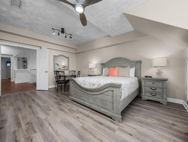 Luxury Four Bedroom Gulf Front Condo that sleeps 10
