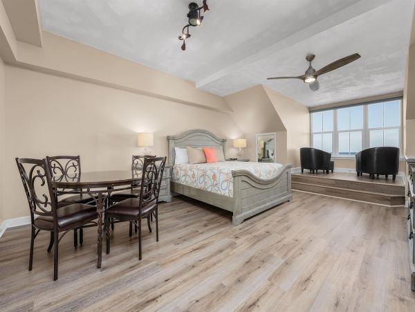 Luxury Four Bedroom Gulf Front Condo that sleeps 10