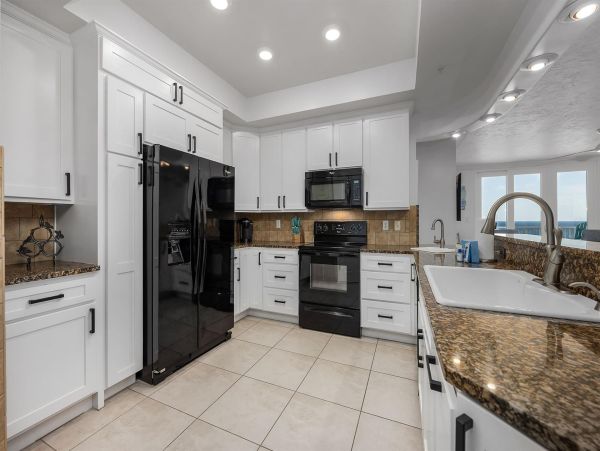Luxury Four Bedroom Gulf Front Condo that sleeps 10
