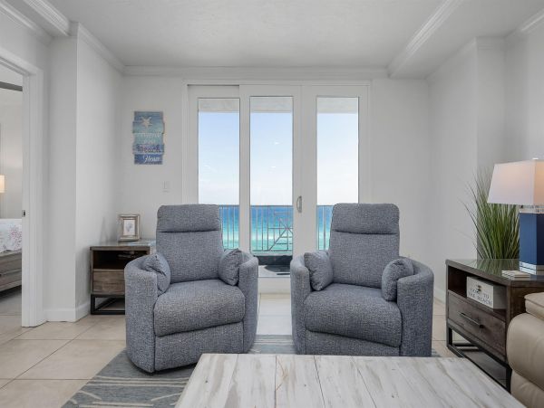 Luxury Four Bedroom Gulf Front Condo that sleeps 10