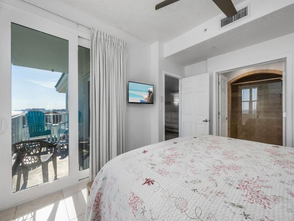 Luxury Four Bedroom Gulf Front Condo that sleeps 10
