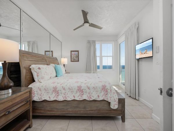 Luxury Four Bedroom Gulf Front Condo that sleeps 10