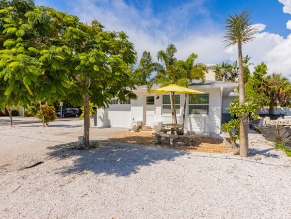 North End Bayside Anna Maria Three Bedroom Rental with Pool
