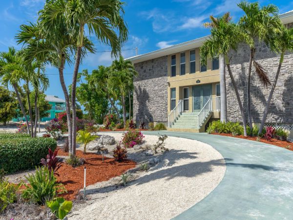 Four Bedroom Vacation Rental in the Florida Keys Pool & Spa