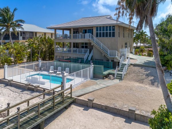 Four Bedroom Vacation Rental in the Florida Keys Pool & Spa