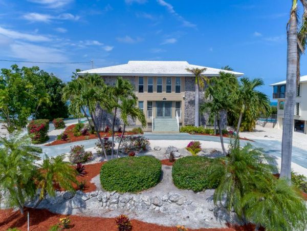 Four Bedroom Vacation Rental in the Florida Keys Pool & Spa