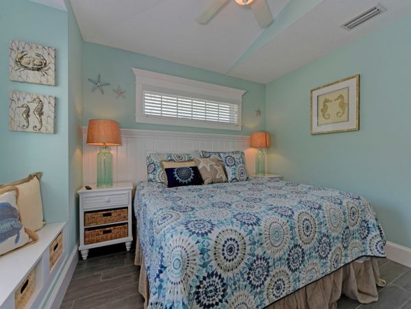 Holmes Beach Vacation Rental 3 Bedrooms Plus Den - Sleeps 6