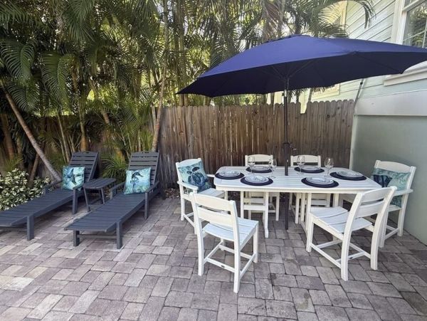 Holmes Beach Vacation Rental 3 Bedrooms Plus Den - Sleeps 6