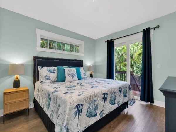 Luxury Anna Maria Island Duplex Three Bedrooms & Pool
