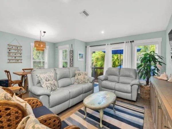 Luxury Anna Maria Island Duplex Three Bedrooms & Pool
