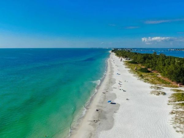 Luxury Anna Maria Island Duplex Three Bedrooms & Pool