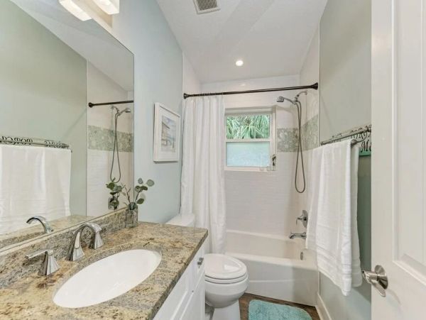 Luxury Anna Maria Island Duplex Three Bedrooms & Pool