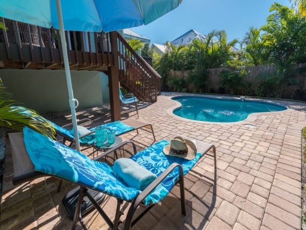 Luxury Anna Maria Island Duplex Three Bedrooms & Pool