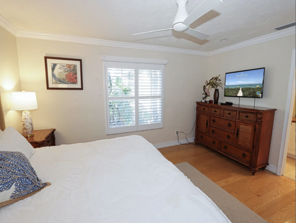 Village of Captiva Private home with pool one block to beach