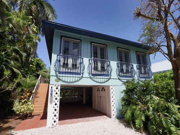 Village of Captiva Private home with pool one block to beach
