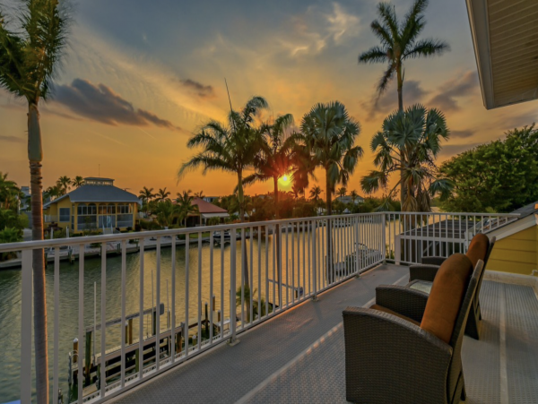 Lido Key 4 Bedroom Vacation Rental Walk to Beach & Boat Dock