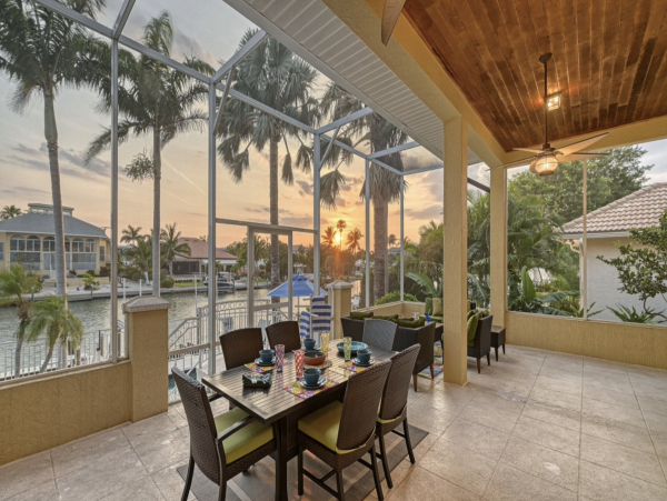 Lido Key 4 Bedroom Vacation Rental Walk to Beach & Boat Dock