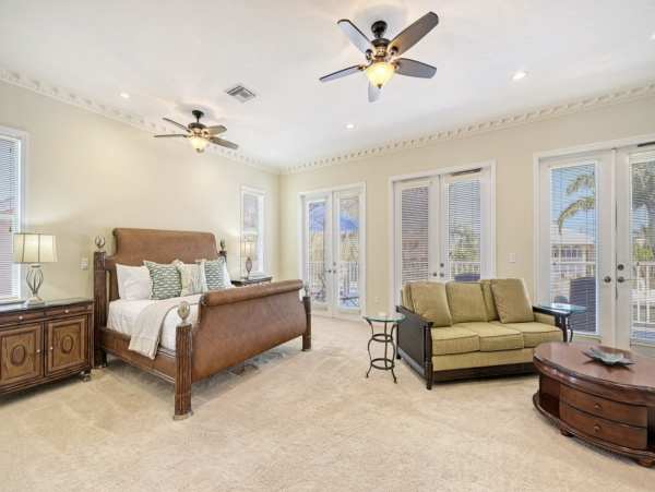 Lido Key 4 Bedroom Vacation Rental Walk to Beach & Boat Dock
