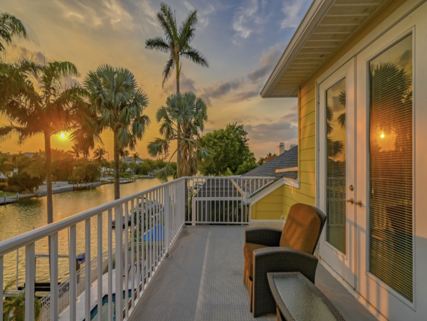 Lido Key 4 Bedroom Vacation Rental Walk to Beach & Boat Dock