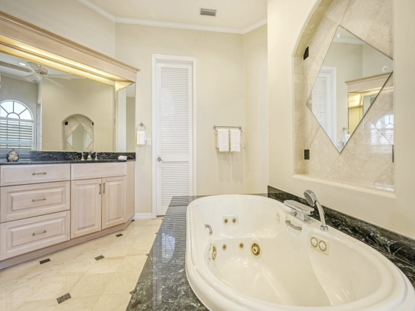 Lido Key 4 Bedroom Vacation Rental Walk to Beach & Boat Dock