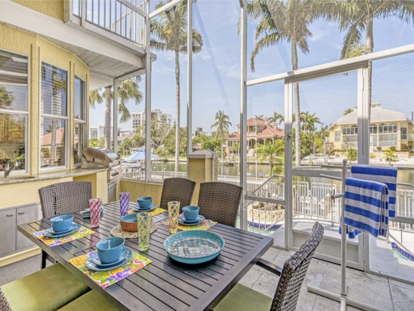 Lido Key 4 Bedroom Vacation Rental Walk to Beach & Boat Dock