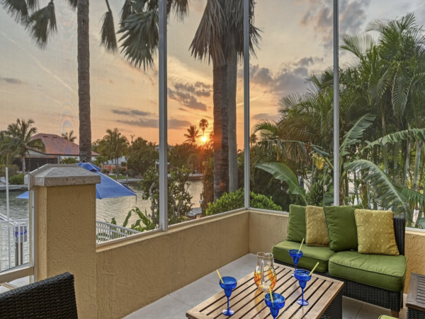 Lido Key 4 Bedroom Vacation Rental Walk to Beach & Boat Dock