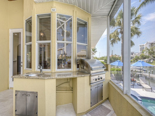 Lido Key 4 Bedroom Vacation Rental Walk to Beach & Boat Dock