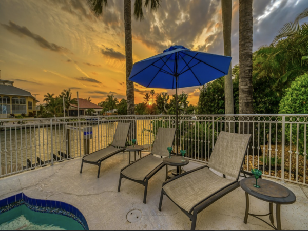 Lido Key 4 Bedroom Vacation Rental Walk to Beach & Boat Dock