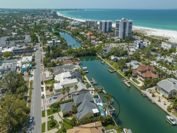 Lido Key 4 Bedroom Vacation Rental Walk to Beach & Boat Dock