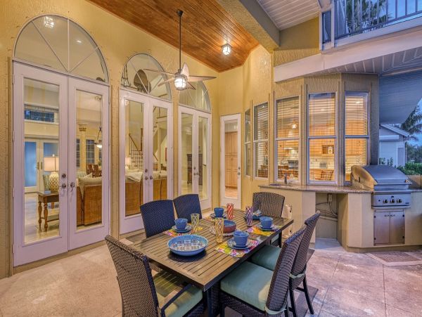 Lido Key 4 Bedroom Vacation Rental Walk to Beach & Boat Dock