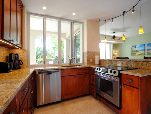 Two Bedroom 2 bathroom Vacation Condo Keawakapu beach!