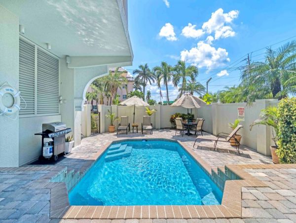 Siesta Key 3 Bedroom Villa Luxury Inside and Out Sleeps 8