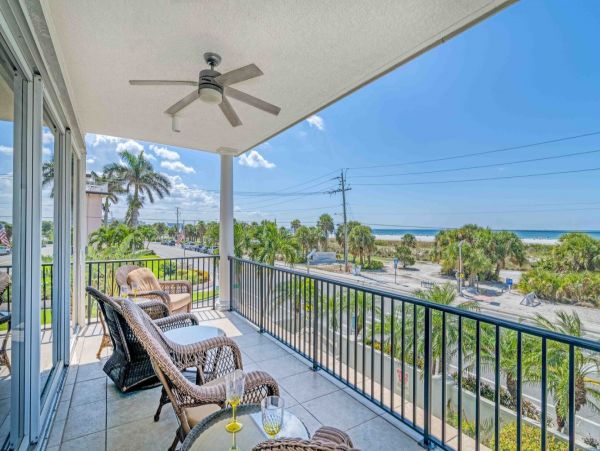 Siesta Key 3 Bedroom Villa Luxury Inside and Out Sleeps 8