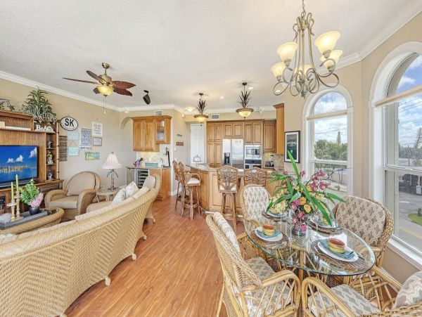 Siesta Key 3 Bedroom Villa Luxury Inside and Out Sleeps 8