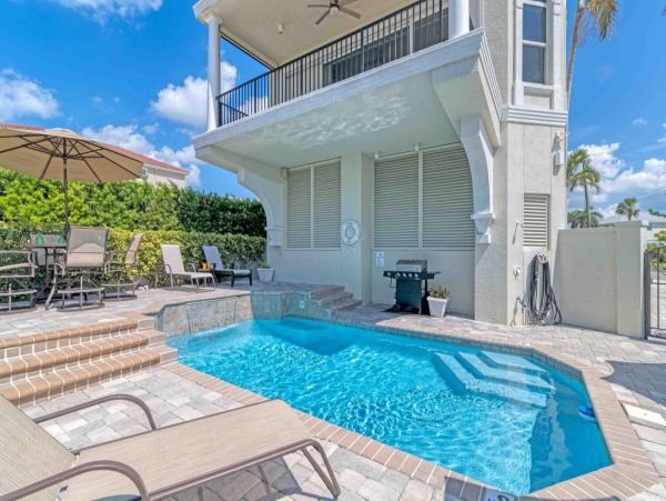 Siesta Key 3 Bedroom Villa Luxury Inside and Out Sleeps 8