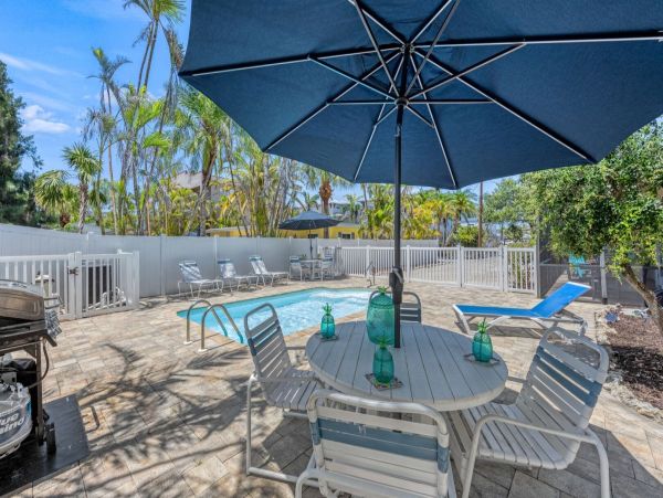 Siesta Key Vacation Rental - Six Bedroom Beach Cottage with Pool Near Crescent Beach