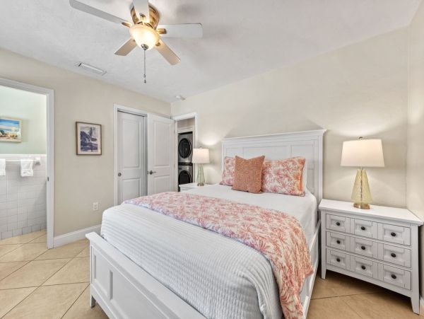 Siesta Key Vacation Rental - Six Bedroom Beach Cottage with Pool Near Crescent Beach