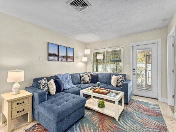 Siesta Key Vacation Rental - Six Bedroom Beach Cottage with Pool Near Crescent Beach