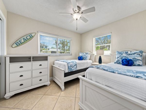 Siesta Key Vacation Rental - Six Bedroom Beach Cottage with Pool Near Crescent Beach