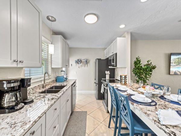 Siesta Key Vacation Rental - Six Bedroom Beach Cottage with Pool Near Crescent Beach