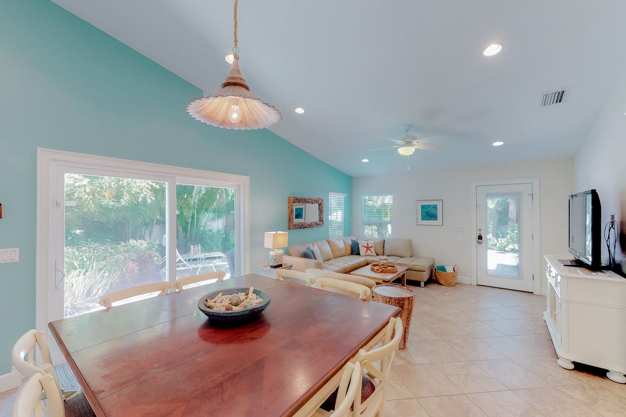 Holmes Beach Pool Vacation Rental Home Sleeps 7 Guests
