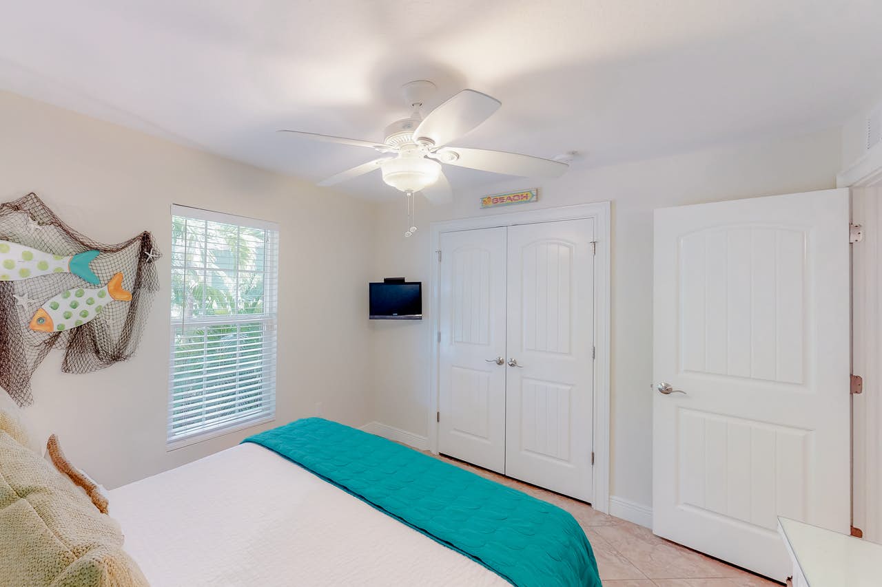 Holmes Beach Pool Vacation Rental Home Sleeps 7 Guests