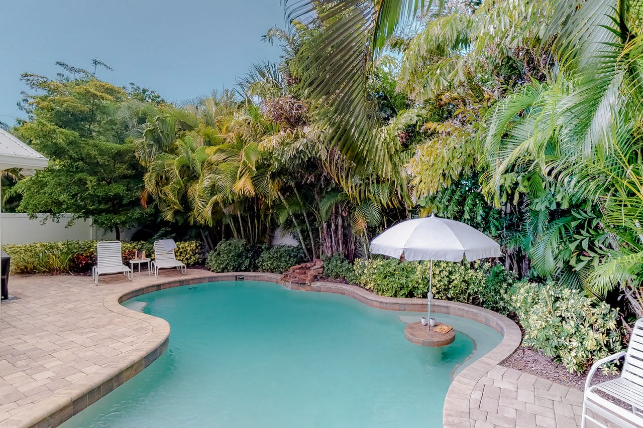 Holmes Beach Pool Vacation Rental Home Sleeps 7 Guests