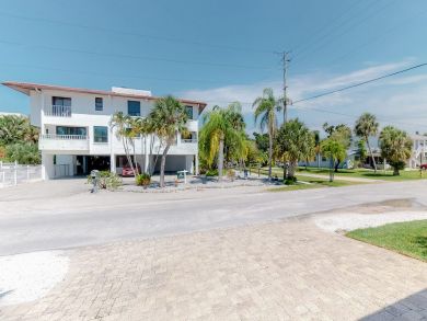 Holmes Beach Pool Vacation Rental Home Sleeps 7 Guests