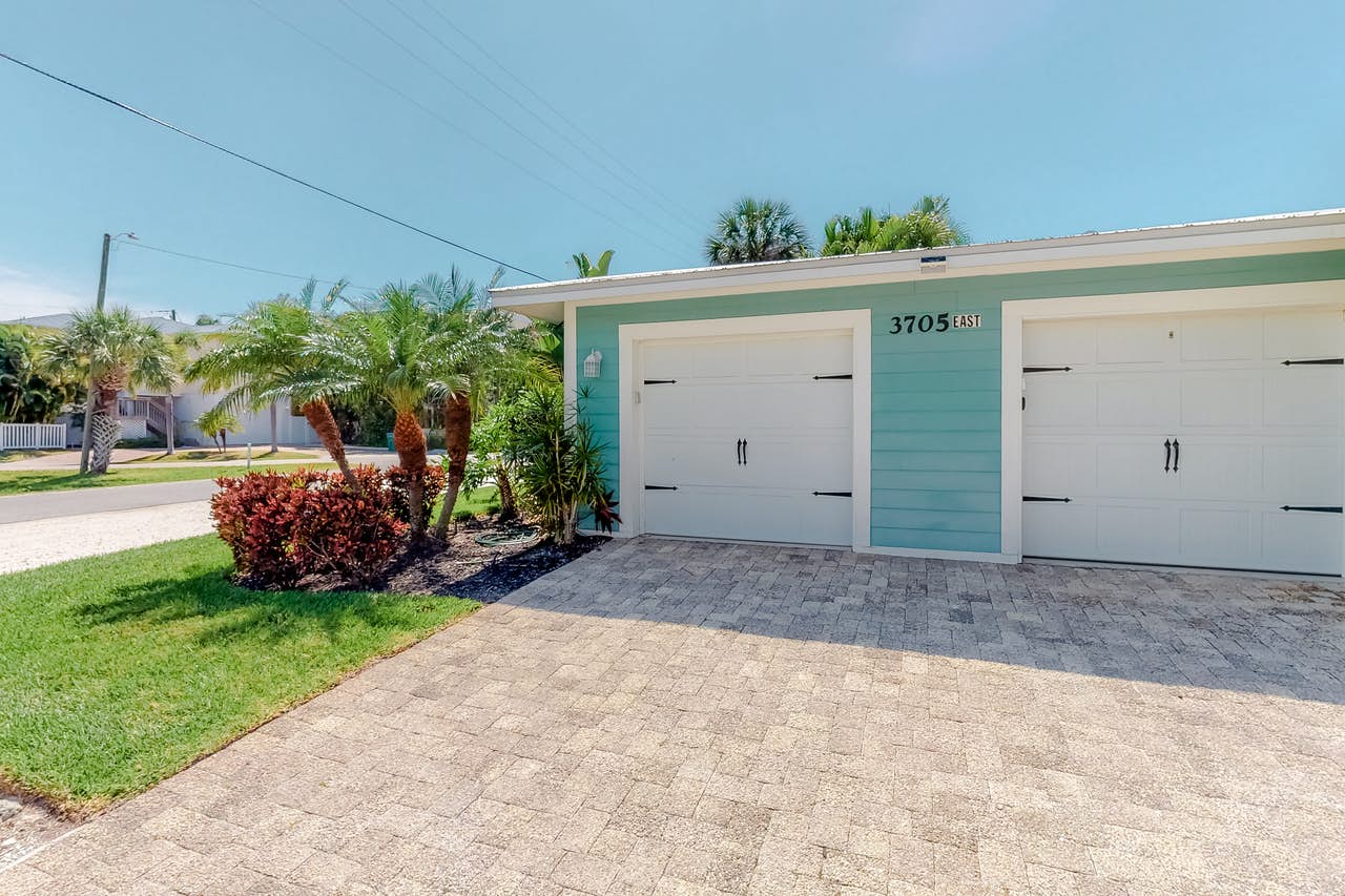 Holmes Beach Pool Vacation Rental Home Sleeps 7 Guests