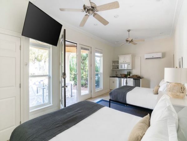 Luxury Destin Six Bedroom Rental Short Walk to Beach