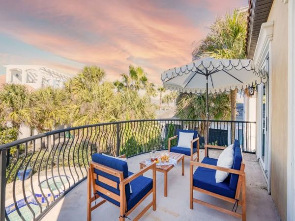 Luxury Destin Six Bedroom Rental Short Walk to Beach